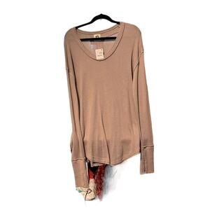 We The People Women's Olive Green Long Sleeve T-Shirt w/thumbhole - L